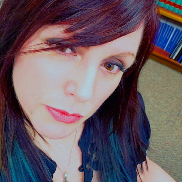 Meet your Posher, Jennifer - Picture 1 of 1